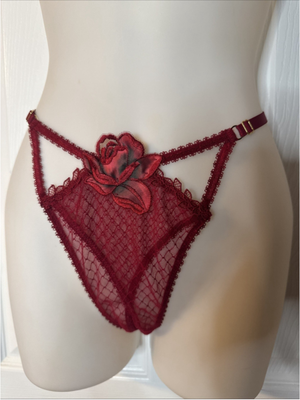 VICTORIA'S SECRET XL RED ROSE VERY SEXY BRAZILIAN THONG OPEN BOTTOM PANTIES NWT